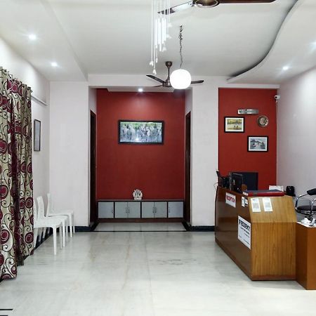 Отель J P Residency Большая Нойда Экстерьер фото
